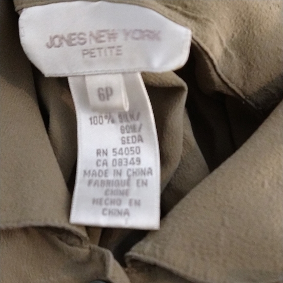 Vintage 90s Tan Brown Short Sleeve 100% Silk Button Down Shirt. Some mild discol - Picture 3 of 10